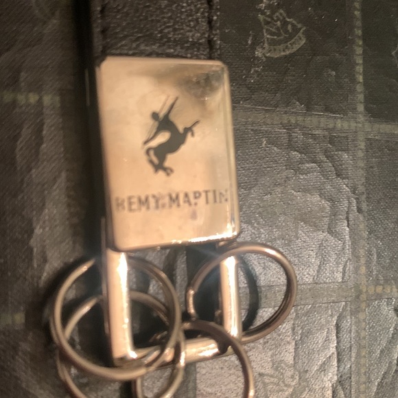 Vintage REMY MARTIN (cognac) Keychain - Picture 2 of 5